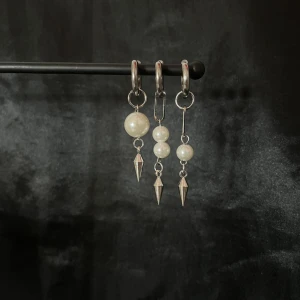 Örhängen  - Örhängen i rostfritt stål, säljs för 150kr/paret + frakt😻