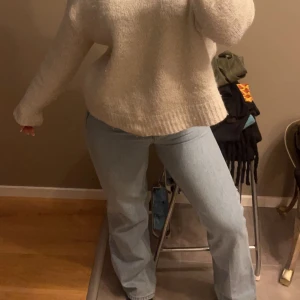 Straight leg jeans!!! - Knappt använda jeans köpts på Ullared för två år sedan. Storlek 164, men satt bra på mig som xs. Tyvärr för små i midjan. 