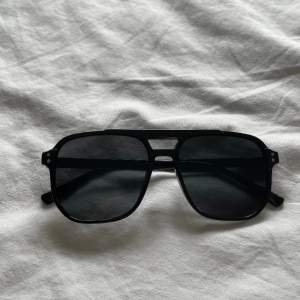 Hej, säljer dessa snygga solglasögonen som är perfekta till sommaren! || Helt nya || Pris: endast 149kr! || Skriv vid minsta fundering!