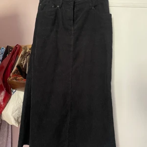 Black long skirt  - vintage h&m black long skirt 