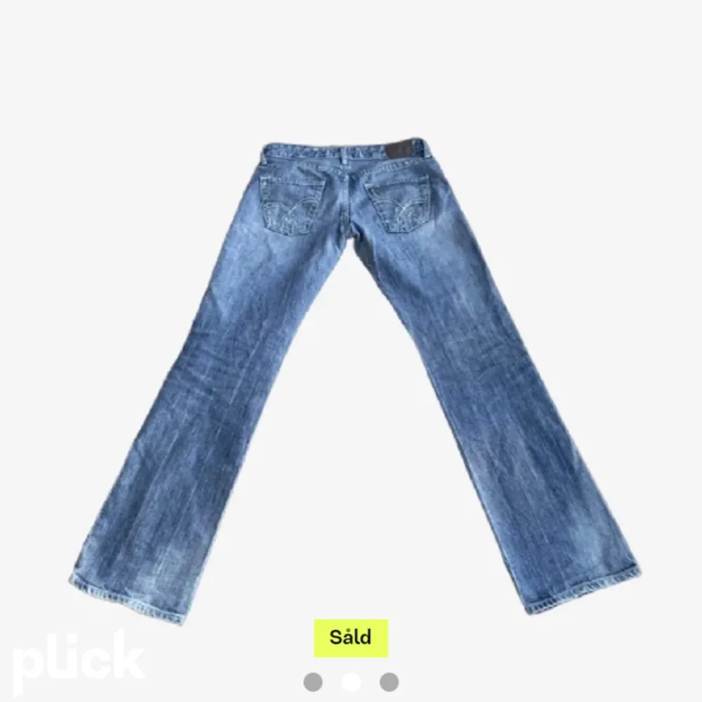 säljer low waist bootcut jeans❤️ 25/30 . Jeans & Byxor.