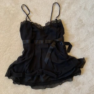 linne⚡️💗 - perfekt till fest 💕har dubbelt lager så är inte ”see through” pris är diskuterbart 💓!