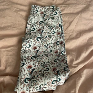 Träning - Tränings byxor 50kr för 12år