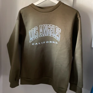 Sweatshirt - Sweatshirt från SHEIN i strl xs men passar även s!
