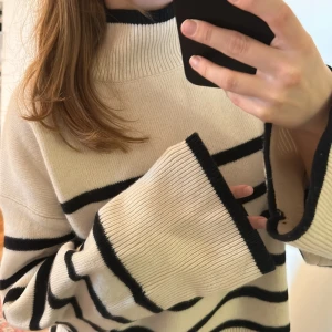 Randig tröja  - Randig stickad tröja från HM. Storlek S. Fint skick! 