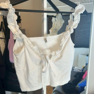 Topp från Nelly - Söt topp som inte kommer till användning längre. Jättefin att ha till sommaren