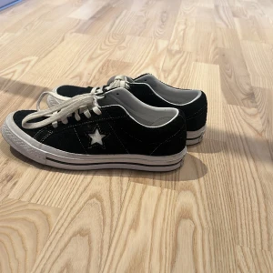 Converse stl 37.  - Använda 1, Max 2 gånger, nyskick! 