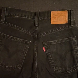 LEVIS JEANS - KNAPPT ANVÄNDA BRA SKICK! 