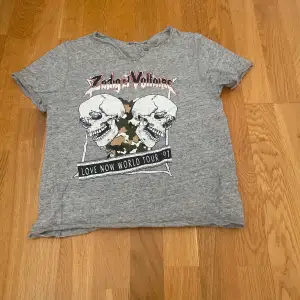 Jättefin Zadig Voltaire T-shirt som är i storlek 12y men passar folk som har xxs🤍🤍