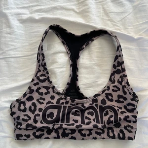 aimn sport bh  - så fin sport bh från aimn i strl xs frågor? skriv till mig så löser vi 💗