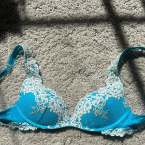 Ljusblå intimissmi bh - Använd få tal gånger, inga skador