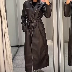 Zara kappa - En lång kappa från Zara som aldrig är använd, prislappen sitter kvar🩷 Köpare står för frakt