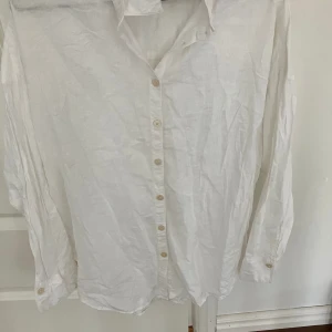Vit skjorta från lindex - Enkel vit skjorta från Lindex Strl m Fint skick 