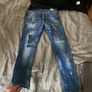 Blåa dsquared jeans äkta Använd runt 15 gånger - Slim fit jeans lite skinny
