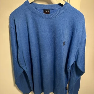 Ralph Lauren tröja - Skön och tunn tröja som sitter bra och är i fint skick. 