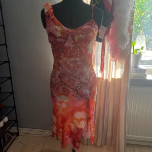Otroligt söt klänning - Jättefin sommarklänning. Köpt second hand, men i fint skick. I storlek S, men är rätt stretchig🩷
