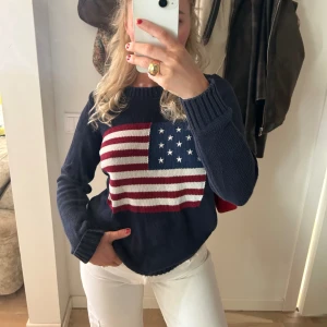 ” Stockholm stil” stickad tröja  - Jättefin stickad tröja i nyskick, kommer ifrån Gina tricot. Är i storlek S men passar även XS❣️