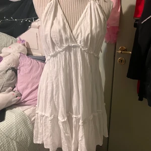 Sommarklänning - Mycket fin sommarklänning som tyvärr är för stor för mig😔