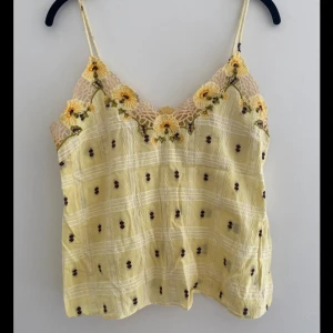 Blommig topp  - Superfin topp från & other stories! 