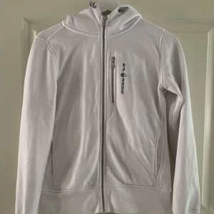 Bape zip hoodie  - Säljer sail racing zip hoodie den är nästan helt oanvänd och är i väldigt bra kvalité pris kan diskuteras vid snabb affär 