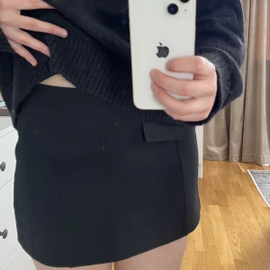 Lågmidjad kjol - Kjol från pull&bear. Nyskick men kommer tyvärr inte till användning.. 