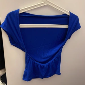 Topp med öppen rygg  - Använt 2 gånger. 