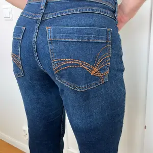 Super snygga low waist jeans!  Använda ett par gånger men i gott skick💕