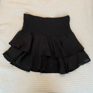 Svart volangkjol - Fin volangkjol från Shein