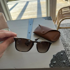Ray ban solglasögon  - Köpt för nått år sedan men knappt använda, har mest legat!