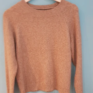 Stickad tröja - Tröja från vero moda. Använd men bra skick, köpt från vero moda 300 kosta den sääljer för 150