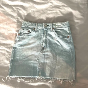 jeanskjol - Jättefin jeanskjol. Storlek 34 passar mig som har storlek 36