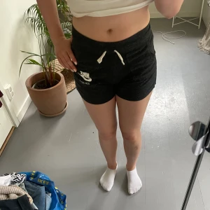 Mjukis shorts  - Mjukis shorts från Nike i barnstorlek M, passar mig som bär S. Skriv vid frågor och fler bilder💗