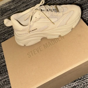 Steve Madden skor - Helt nya Steve Madden skor, enbart testade.   Storlek 38.