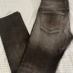 Replay Grover - Skick: 10/10 , straight fit , frågor i dm