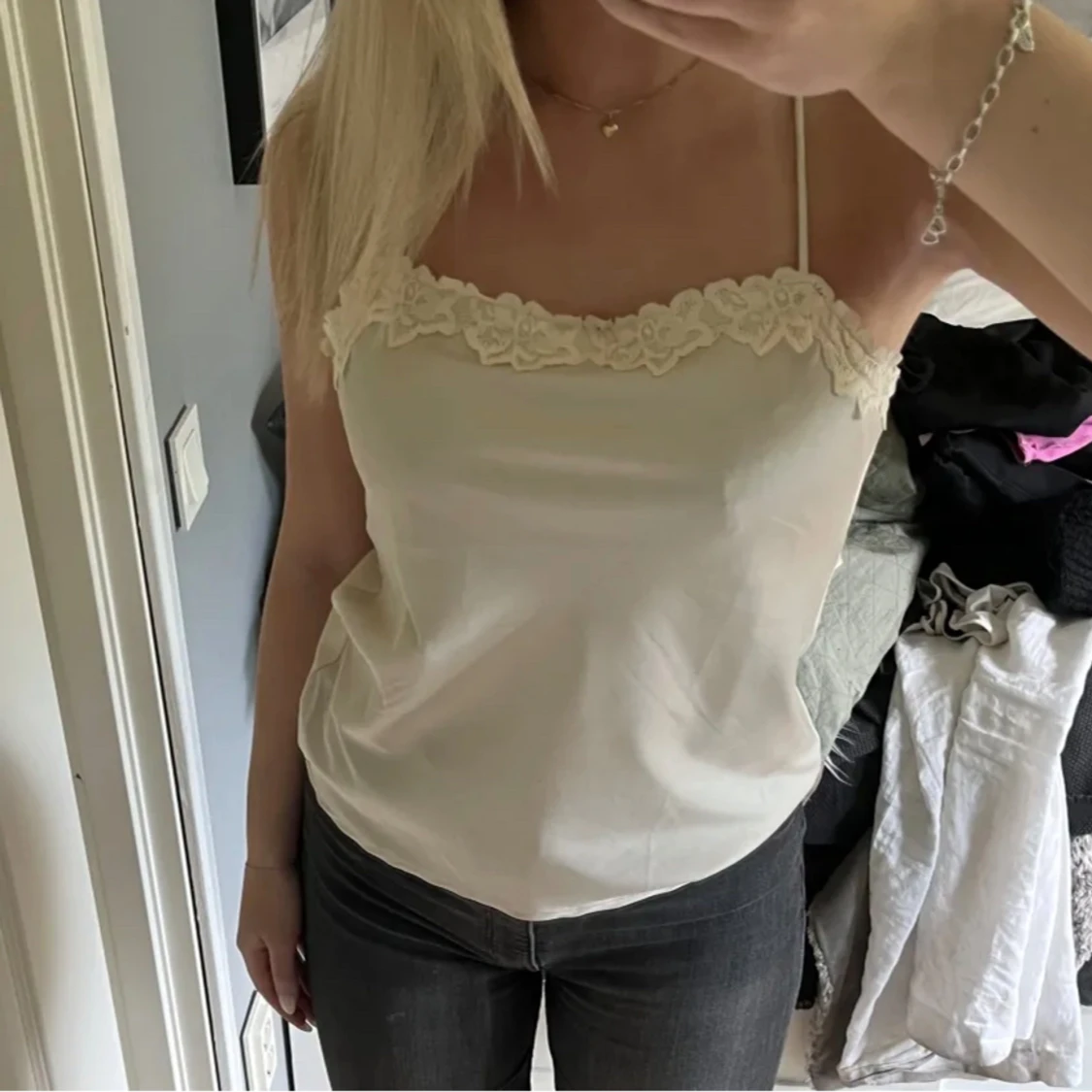 Satinlinne öppen rygg