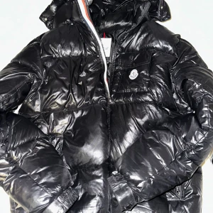 Moncler jacka - Moncler jacka storlek 6 som motsvarar L-XL 
