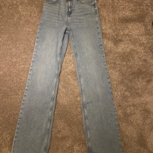 Zara jeans  - Säljer dessa högmidjade zara jeans som är bootcut, dom ör använda sparsamt 2-3 gånger