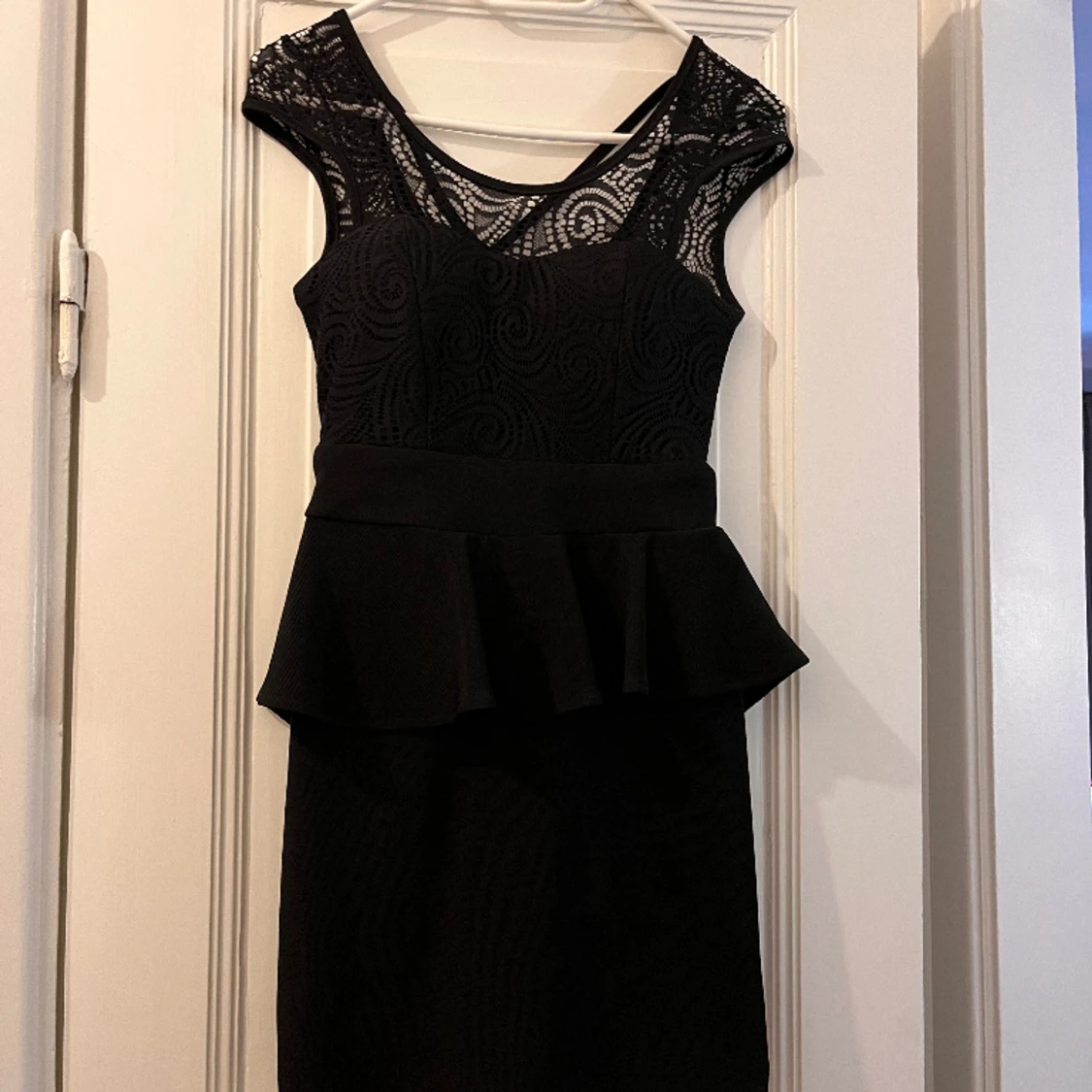 Festklänning med detaljer