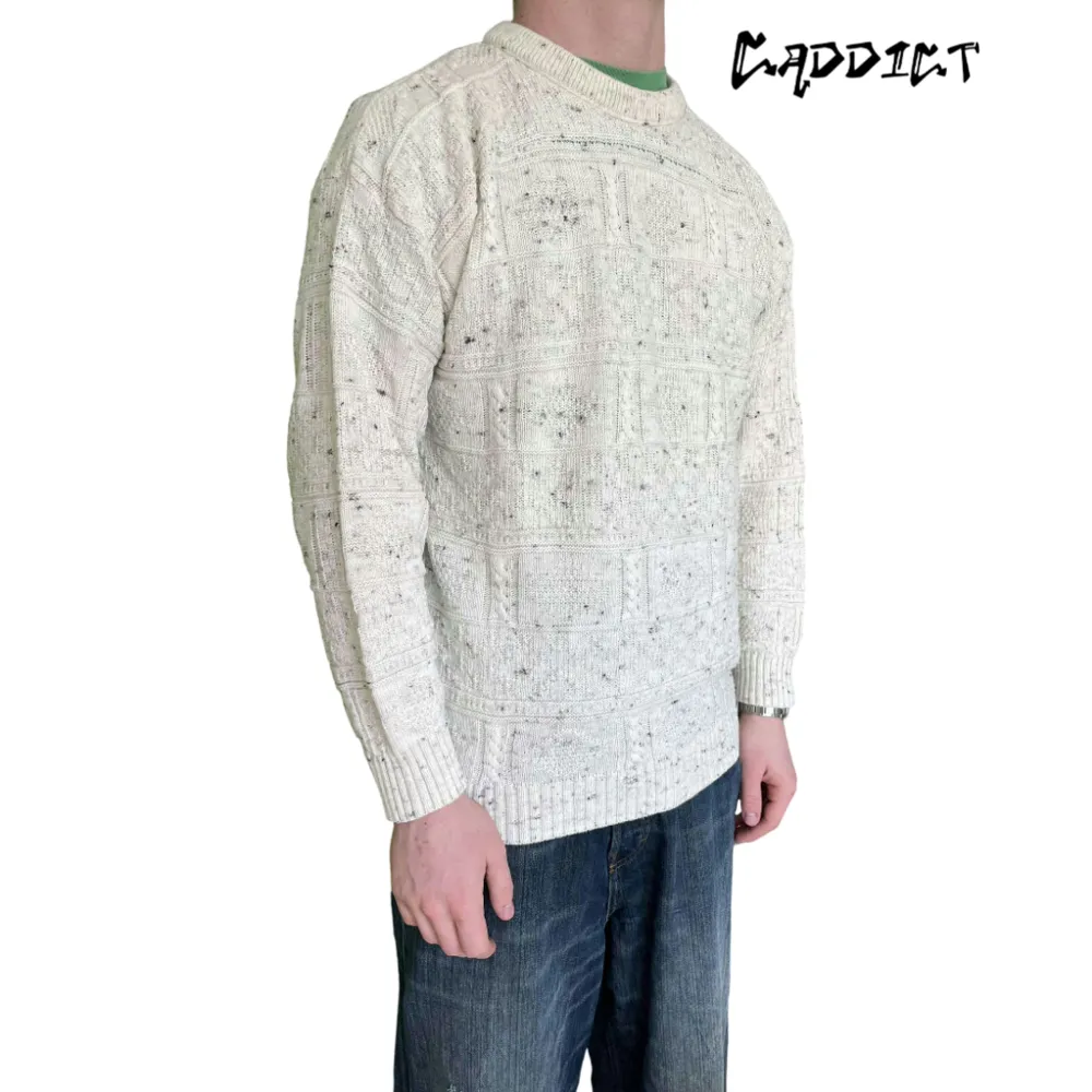 - En fin vintage stickad tröja - Färgen är mestadels vit - Storleken L-XL - Tveka inte att ställa frågor om plagget . Tröjor & Koftor.