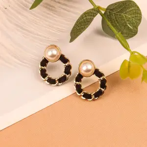 Synthetic Pearls, Ear Clip, new 