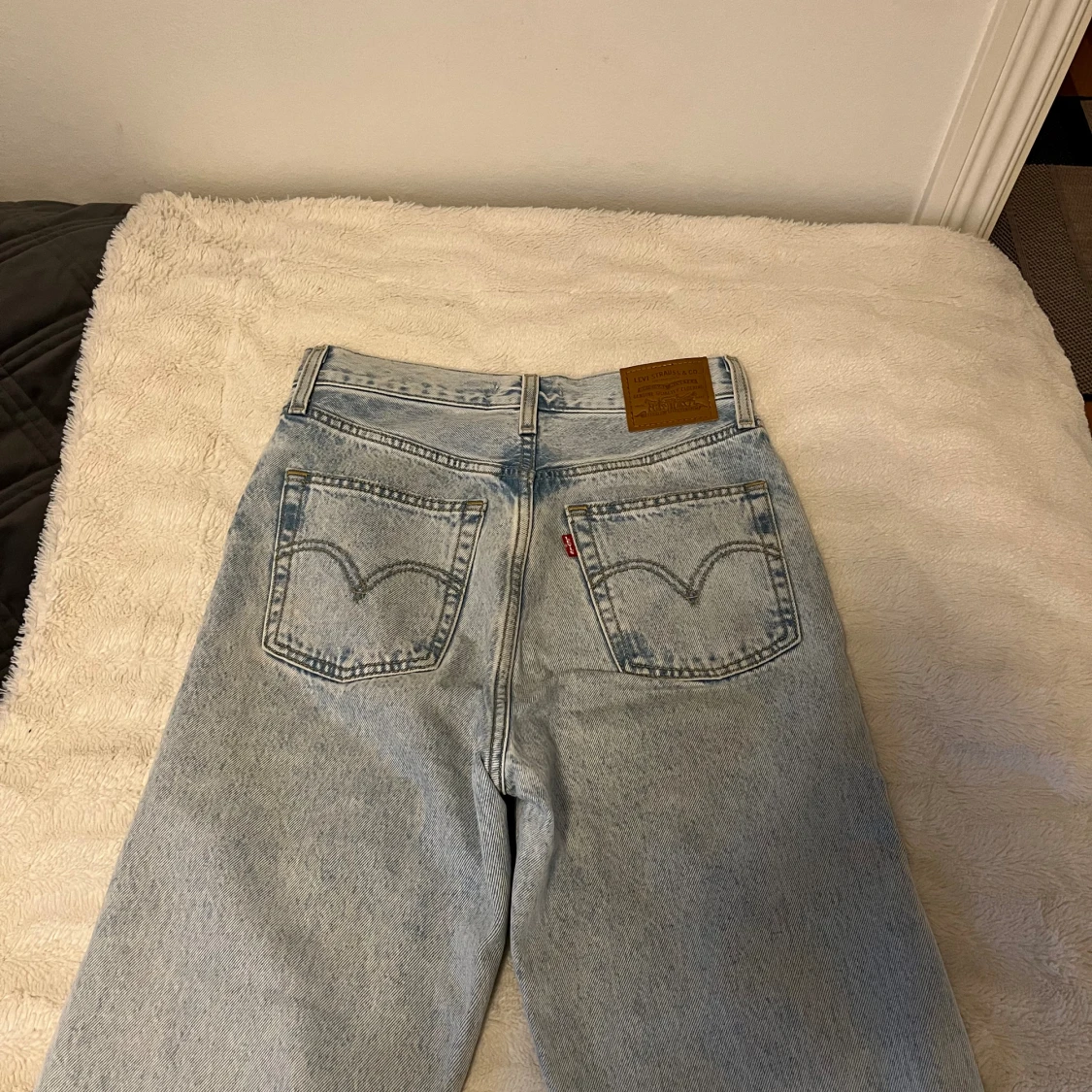 Ljusblå Levi’s Jeans - 90
