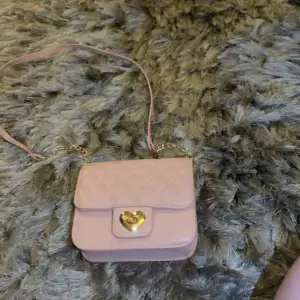 Liten rosa handväska 