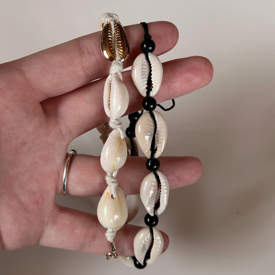 Snäckarmband 🖤🤍 - 90