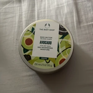 ( inte öppnad) avockado body butter - Inte öppnad. Har 2 så säljer en.