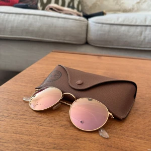 Rayban Solglasögon  - Rayban round metal med roségulds glas. Guldiga bågar. Fint skick