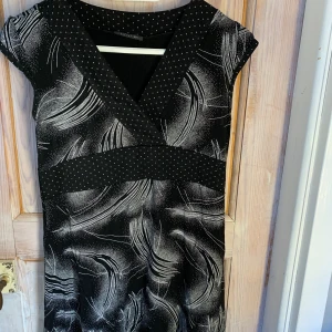 En jättesöt tunika!  - Säljer en jättesöt tunika från Sisters point! Jättefin att ha till både festen och till vardags! En favorit som inte längre kommer till användning :( Utmärkt skick!