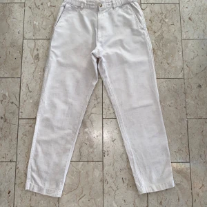 Linnebyxor från Uniqlo - Ett par linnebyxor från Uniqlo i storlek S🔥Inga deffekter och perfekta till sommaren. Kontakta vid minsta fråga🔔