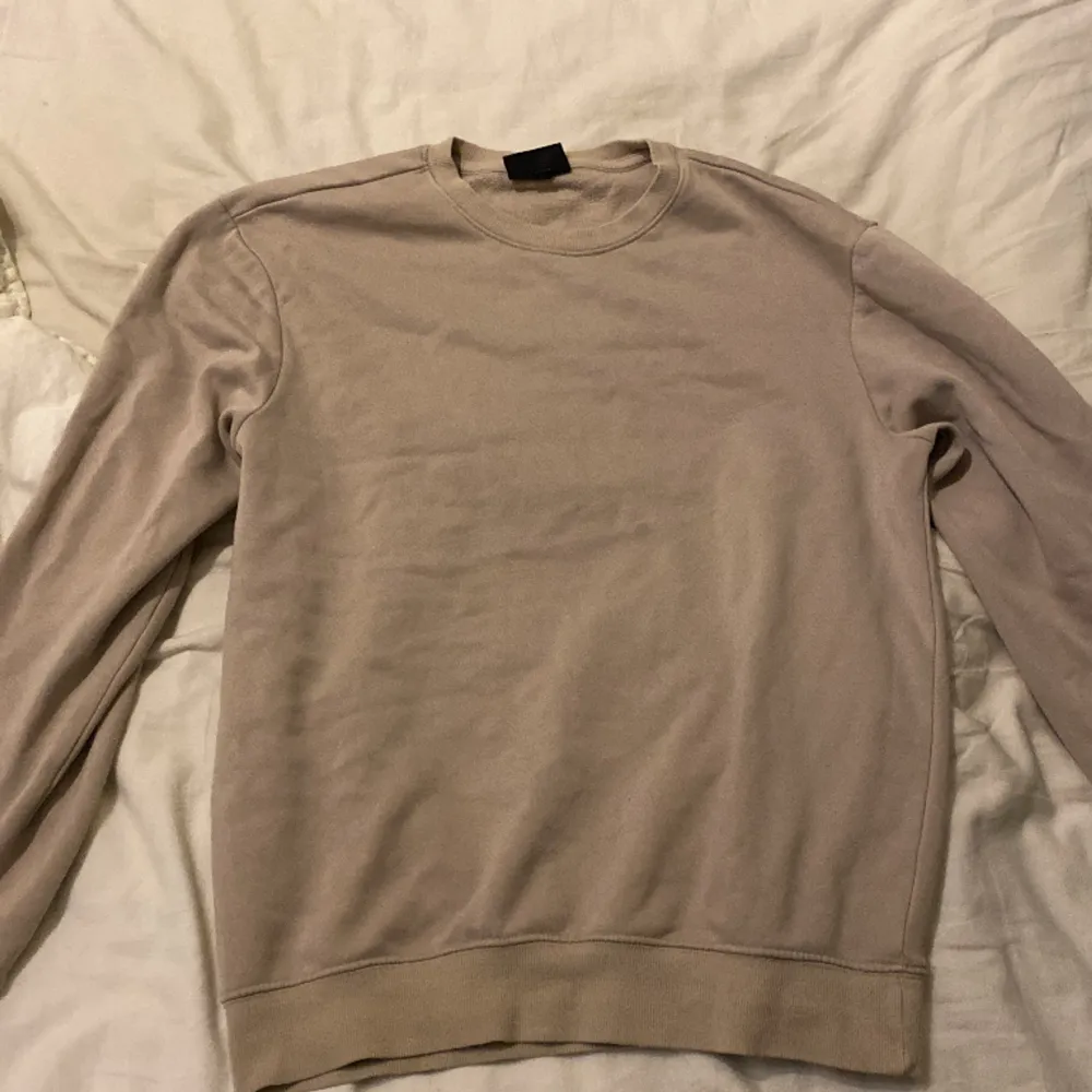 Hej!  Säljer nu min sweatshirt får H&M. Tröjor & Koftor.