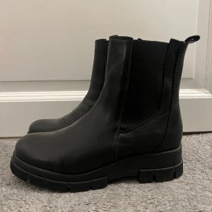 Stövlar - Säljer dessa helt oanvända stövlar från Dasia!  Nypris runt 1,5☺️