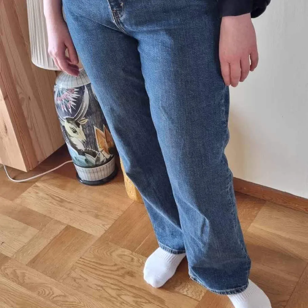 Jeans från Monki med hög midja.. Jeans & Byxor.